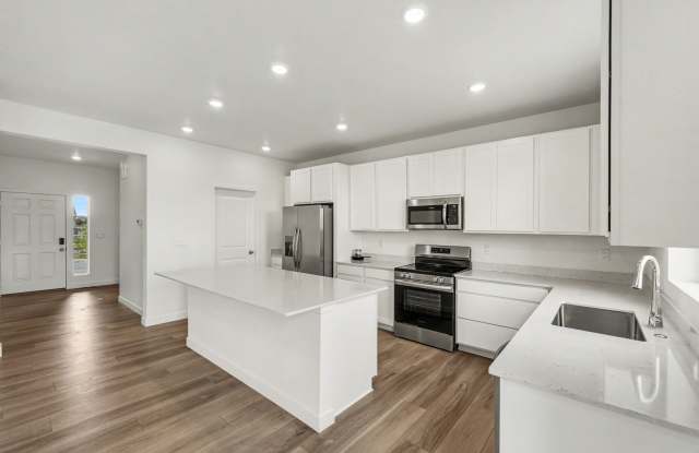3 Bed / 2.5 Bath Home in Haven at Barefoot Lakes – Firestone Gallery 4