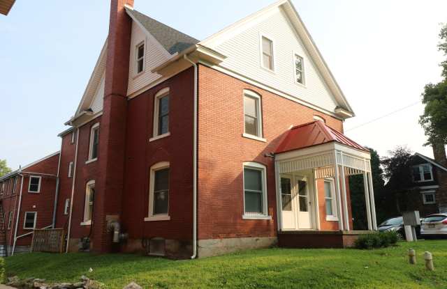 Two Bedroom apartment near engineering and science buildings. Rent is for the entire apartment! Gallery 1