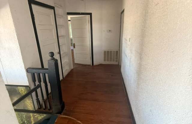 1606 Austin Street Gallery 4