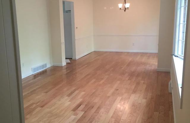 6425 John Drive Gallery 4