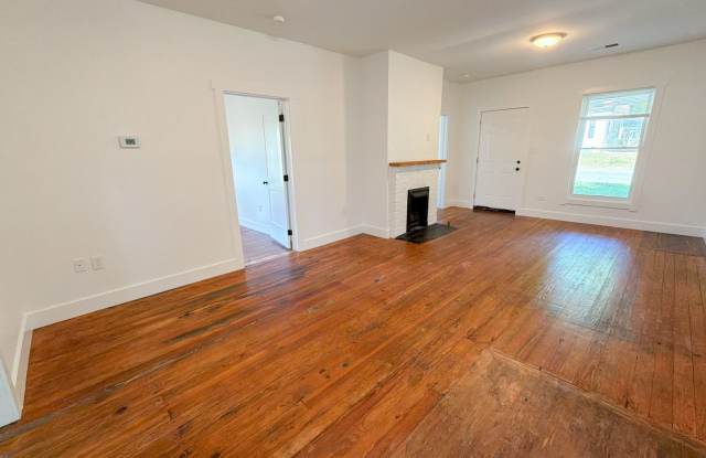 Historic Saint Elmo Charm with Modern Updates – 2 Bed, 2 Bath - Half Off Your First Month's Rent! Gallery 4