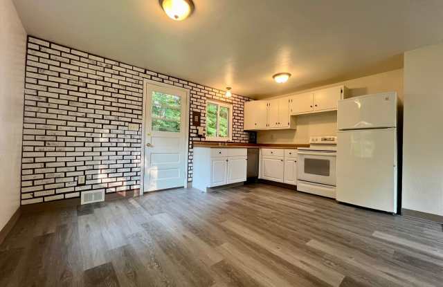 Incredible 3 Bedroom House in Quaint Plum Neighborhood! CALL TODAY! photos photos Incredible 3 Bedroom House in Quaint Plum Neighborhood! CALL TODAY! photos photos