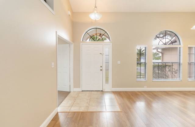Beautiful 4/2 Pool Home w/ Fence in St. Cloud Gallery 4