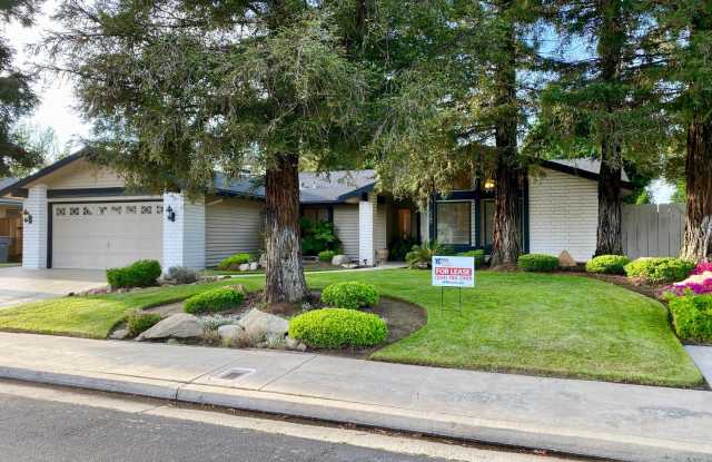$2,250 Armstrong  Sierra, Beautiful 3 Bedroom Home - Vartikian Ave, Clovis - 2189 Vartikian Avenue, Clovis, CA 93611