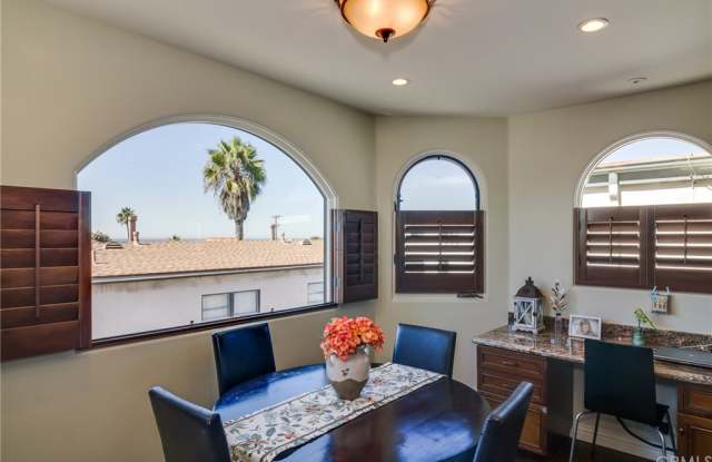 2534 Palm Drive Gallery 3