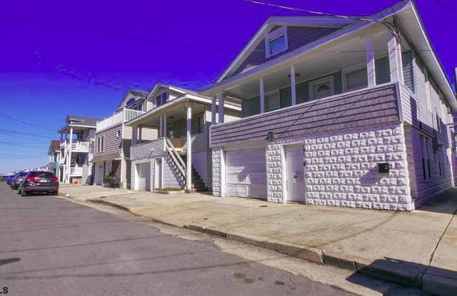 201 N Sacramento Ave - 201 North Sacramento Avenue, Ventnor City, NJ 08406