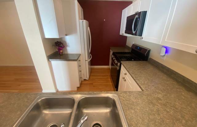 2+ bedroom, 2.5 bath townhouse for rent in the Bicentennial school district. Gallery 4