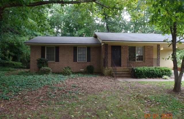 Clarke Co. - Athens, GA Huntington Ct - 3 Bedroom, 1.5 Bathroom - Brick Home - Right Next to the GA. Square Mall - Convenient to all Athens Amenities photos photos