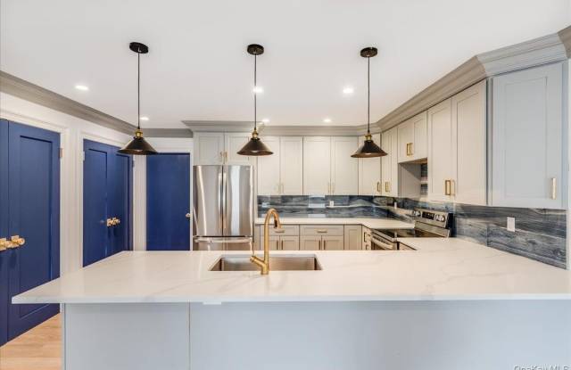 95 E Main Street - 95 East Main Street, Huntington, NY 11743