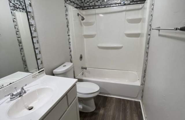 12232 Woodland Hills Dr. Gallery 4