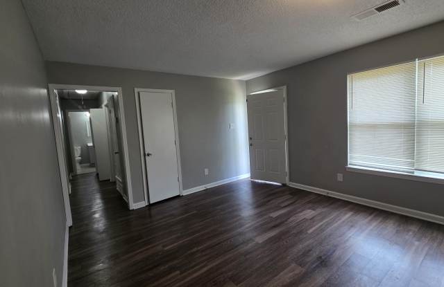 2504 Redvers Ave Gallery 4