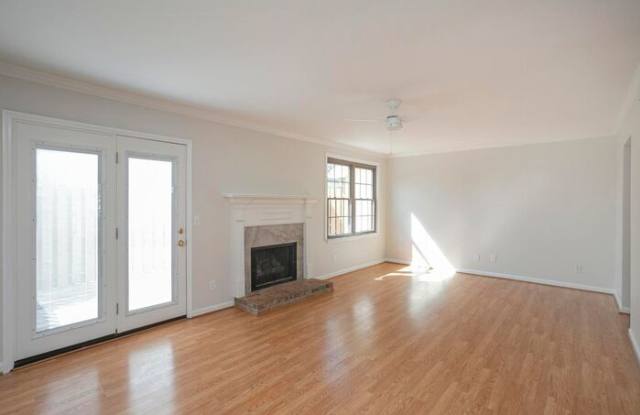 614 Brentwood Pointe Gallery 3