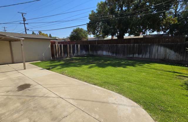 2707 Wenatchee Ave. - House in NE Bakersfield photos photos