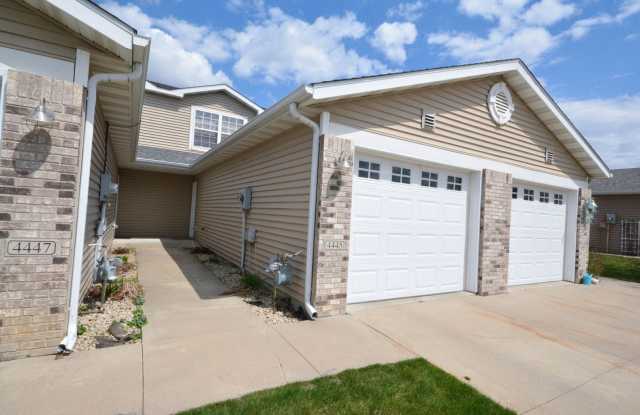 2br townhouse near many shopping  dining options Available TODAY! photos photos