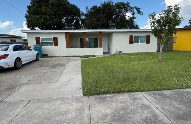 4535 Arch St photos photos