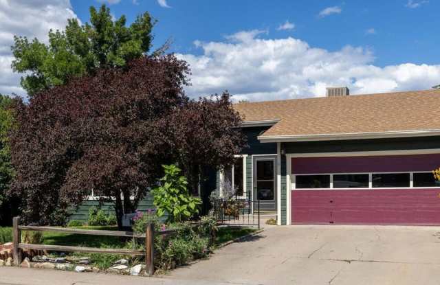 Charming 3-Bedroom Ranch for Rent in Prime Location! photos photos