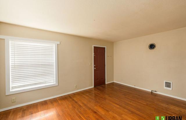 Charming 2-Bedroom, 1-Bath Home with Large Fenced Yard Gallery 4