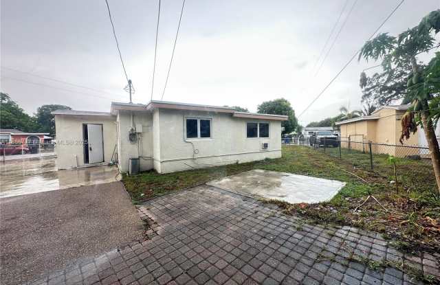 2348 NW 15th St photos photos