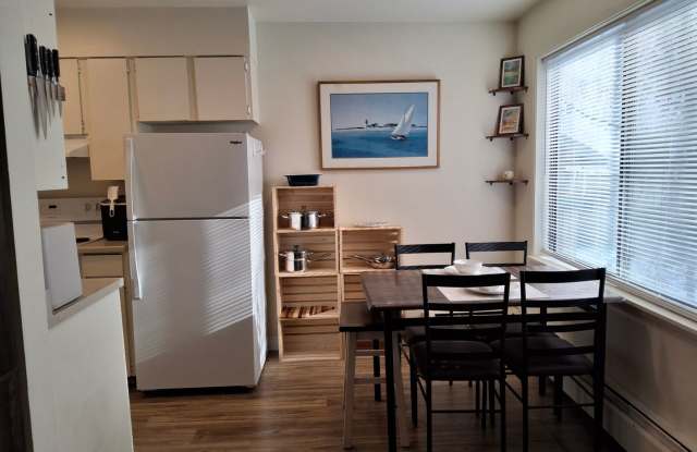 Midtown Furnished 1 Bedroom Gallery 3