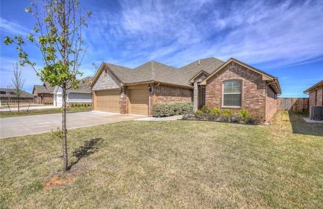 St James Park Home in Norman - Community Pool!  Available in April! photos photos