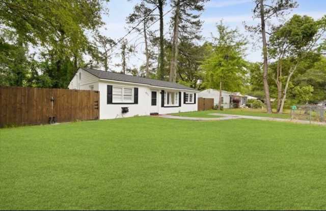 3 Bed 2 bath fence and renovated house!! Gallery 1