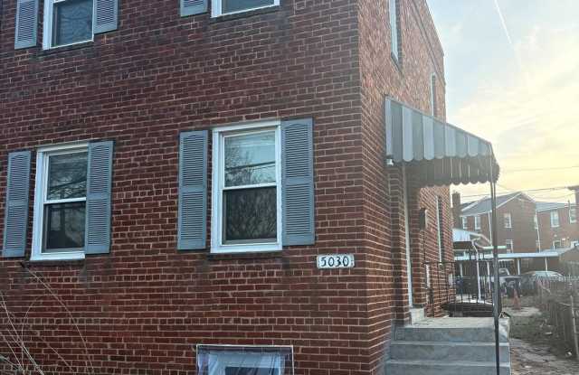 5030 S DAKOTA Avenue NE photos photos