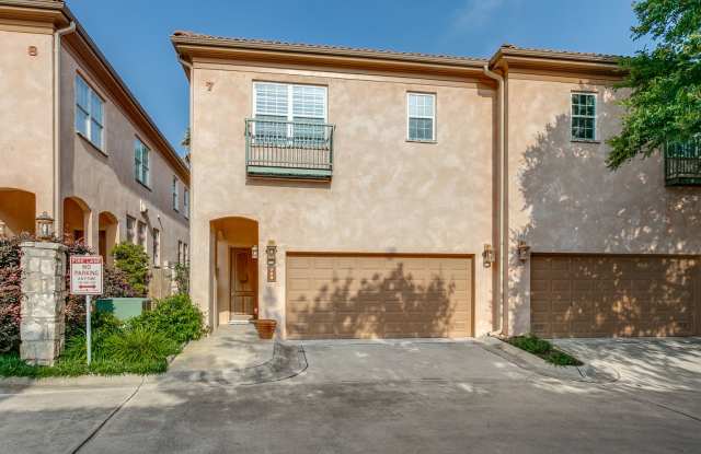 LUXURY 3-BEDROOM TOWNHOME IN ALAMO HEIGHTS - 7897 Broadway, San Antonio, TX 78209