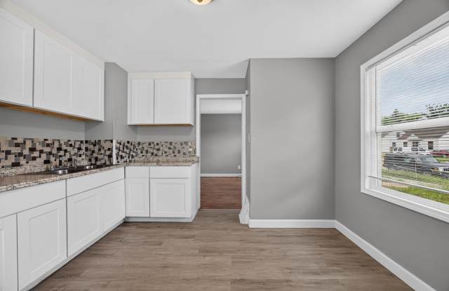 OPEN HOUSE- Wednesday, September 23rd 630pm-7pm!  Lovely 3 Bed Bungalow with Modern Updates! Gallery 4
