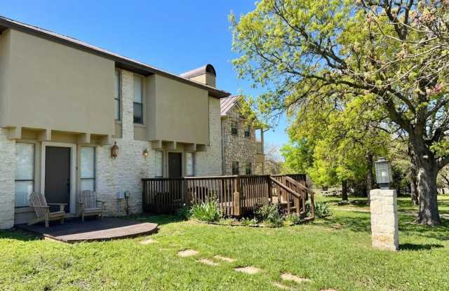 Horseshoe Bay Townhouse: 2BD/3BA Nestled Among Mature Live Oaks With Covered Parking! photos photos