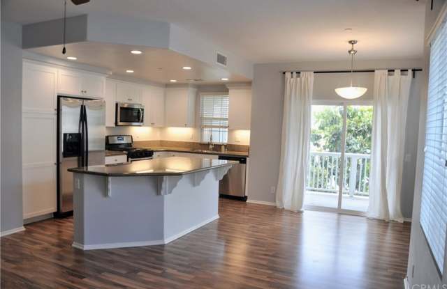 15883 Birdfeeder Lane Gallery 4