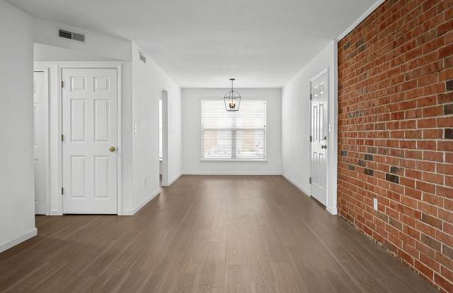 1946 Greenpoint Drive Gallery 4