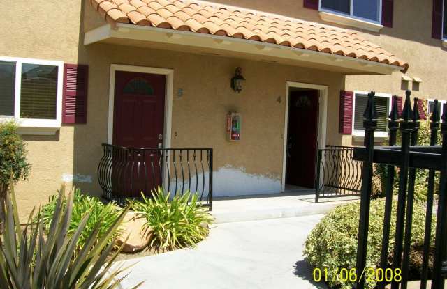 2 Bed 1.5 Bath Condo Gallery 1