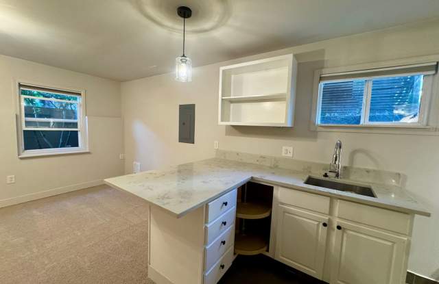 1 bed, 1 bath Condo - Walk score 92! Gallery 4