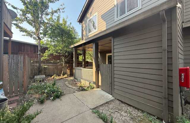 Spacious 4BD/1.5BA Home with HOA Amenities, Garbage/Water/Sewer Included! Gallery 3