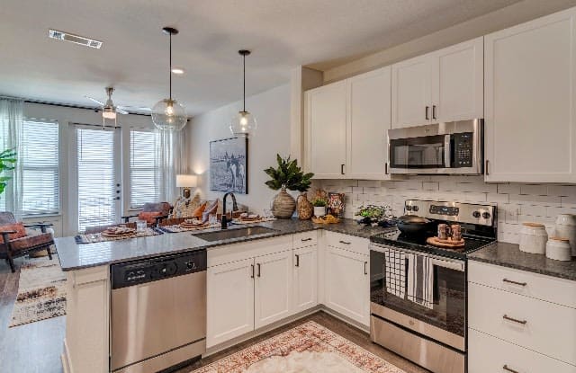 Album Keller Ranch - 55+ Apartment Homes Gallery 2