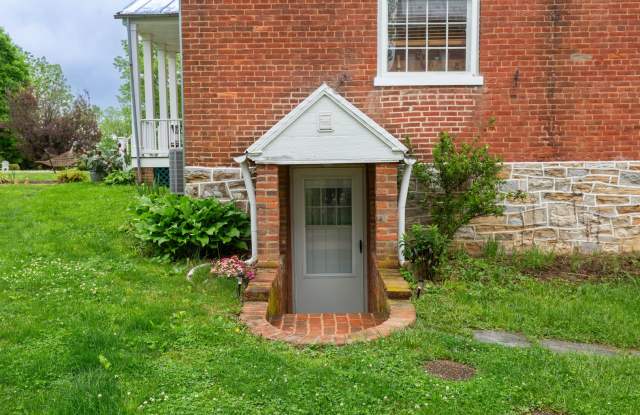 1 bed, 1 bath, Apartment on the Smithfield Farm in Berryville, VA - 568 Smithfield Lane, Clarke County, VA 22611 1 bed, 1 bath, Apartment on the Smithfield Farm in Berryville, VA - 568 Smithfield Lane, Clarke County, VA 22611