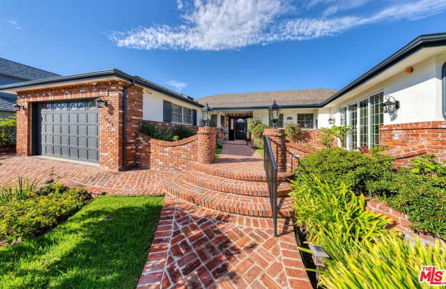 3071 Mcconnell Dr Gallery 1