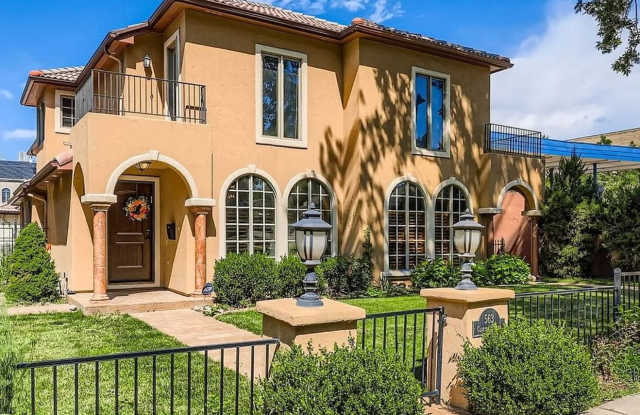 Spacious 4BR Townhome in Denver photos photos