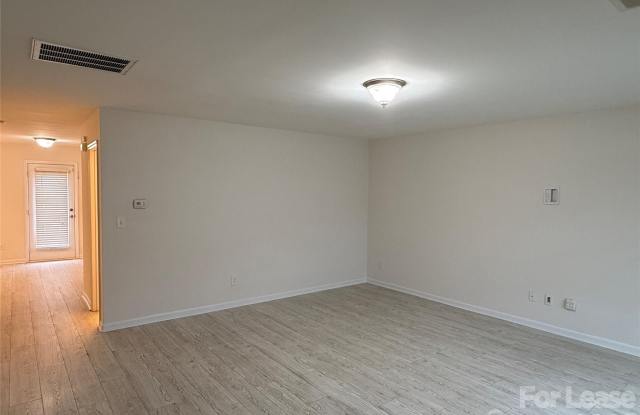4820 Lynn Lee Circle Gallery 3