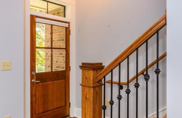 Biltmore Park Townhouse Gallery 3