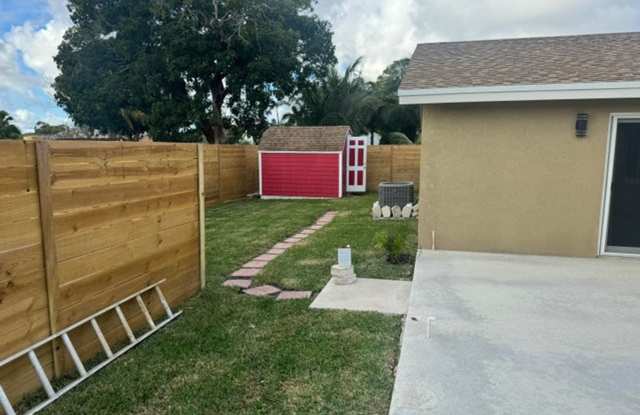 4735 Blue Pine Circle, Lake Worth, FL 33463 Gallery 4