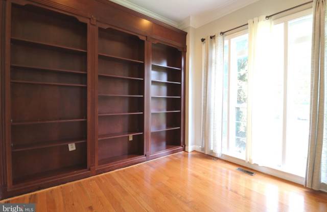 22078 VANTAGE POINTE Place Gallery 4