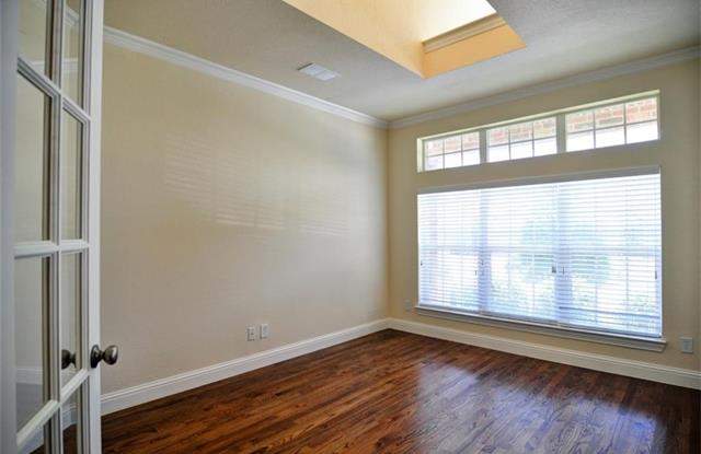 8200 Saint Clair Drive Gallery 4