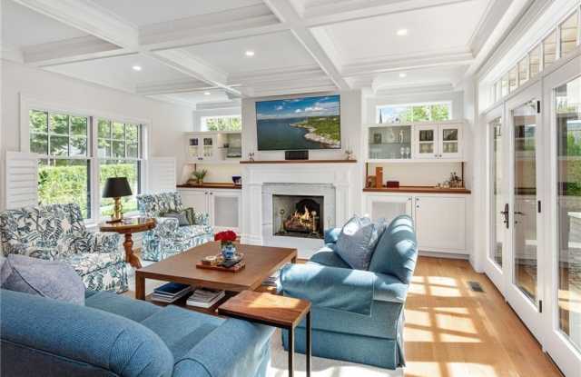 21 Prairie Avenue - 21 Prairie Avenue, Newport, RI 02840