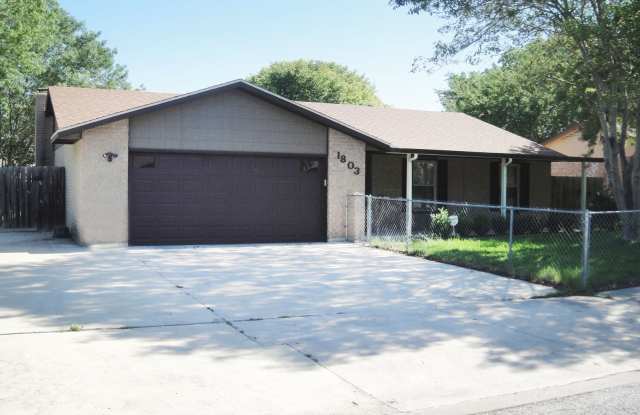 1803 Fairway Dr photos photos