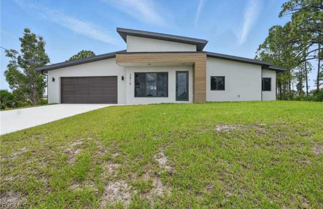 2815 45th Street W photos photos