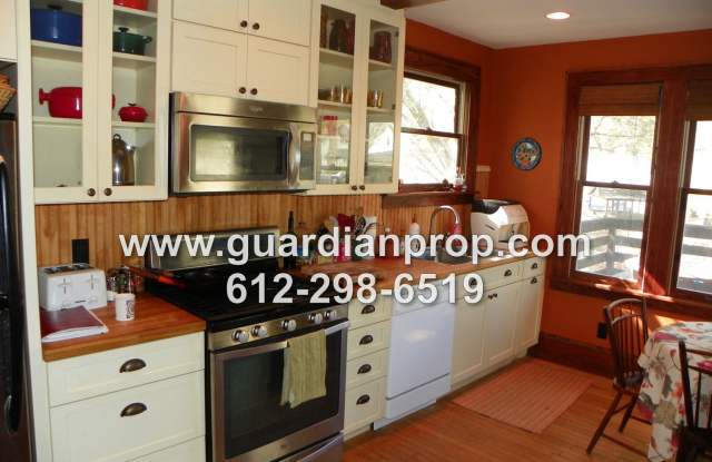 House on Corner Lot Available October 1st, Updated Kitchen/Bath, Fenced Yard, Back Deck, 2 Car Garage Gallery 4