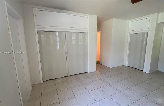 1022 NE 82nd Ter photos photos