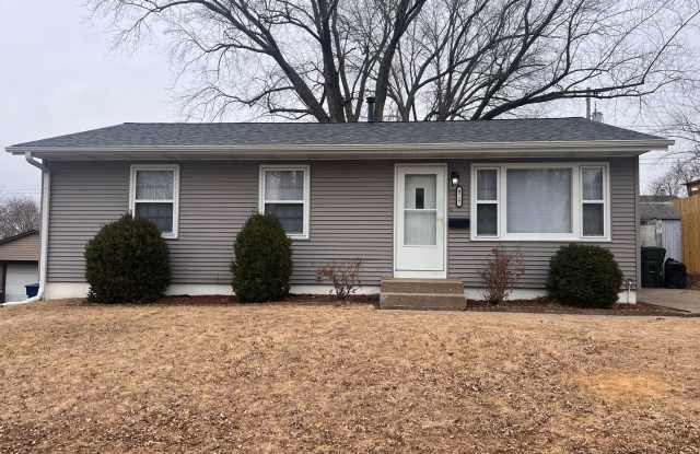 3 bedroom 1.5 bath home located in the heart of Davenport! FOR RENT! photos photos