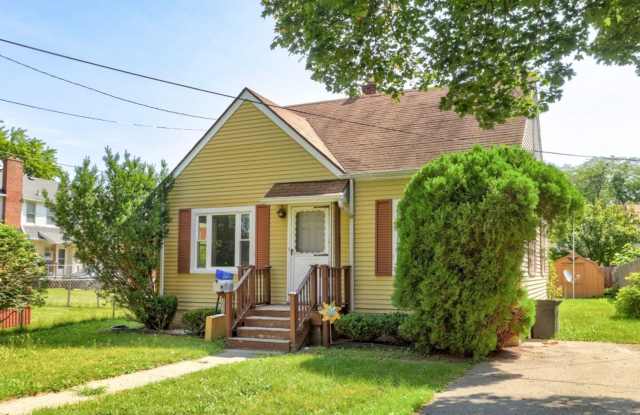 Cozy 2-Bedroom Home with Bonus Room & Fenced Yard! photos photos